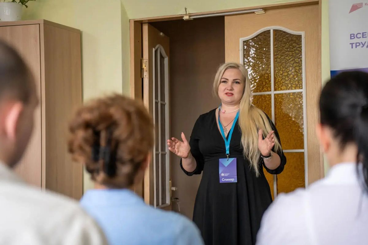 Сотрудники Кадрового центра Запорожской области приняли участие в лекции «Профессиональное выгорание: что это и как с ним бороться» Сотрудники Кадрового центра Запорожской области приняли участие в лекции «Профессиональное выгорание: что это и как с ним бороться»