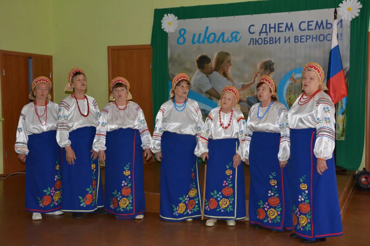 С Днем семьи, любви и верности: праздничный концерт для клуба «Ветеран» С Днем семьи, любви и верности: праздничный концерт для клуба «Ветеран»