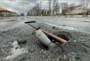 Жилые дома под ударом и мины на дорогах: Противник бьет по гражданским объектам на запорожских территориях