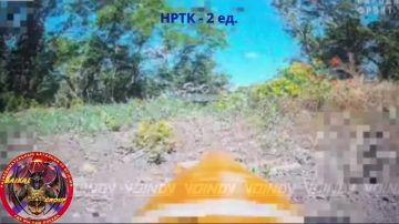 Операторы БпЛА 40 отдельной гвардейской бригады морской пехоты группировки войск «Восток» выявили и уничтожили наземные роботизированные комплексы противника, сорвав очередной подвоз боеприпасов ВСУ на Запорожском направлении