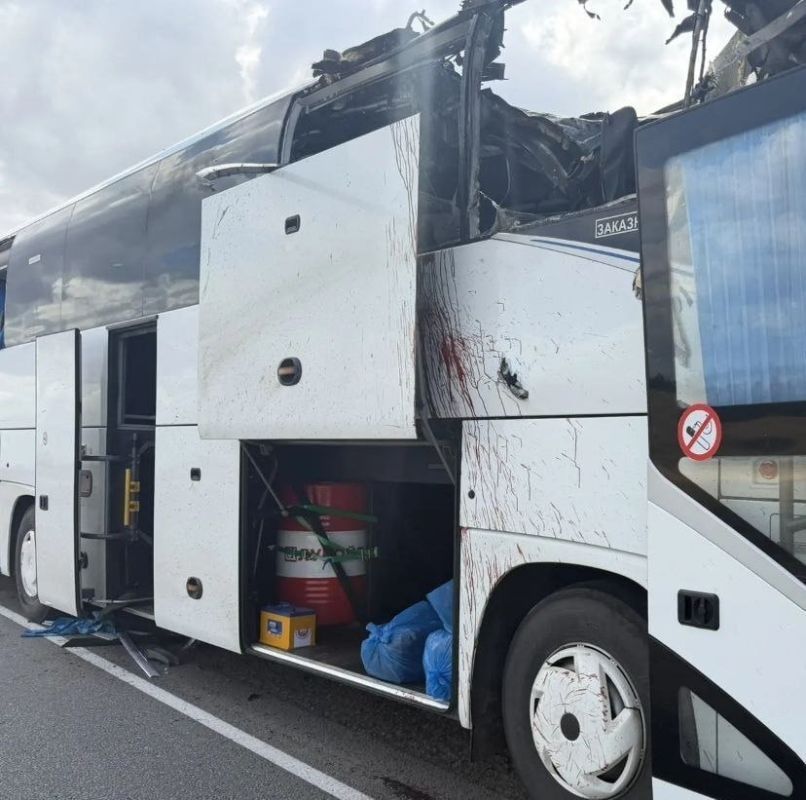 ВСУ атаковали два рейсовых автобуса: четверо погибших и семнадцать пострадавших ВСУ атаковали два рейсовых автобуса: четверо погибших и семнадцать пострадавших