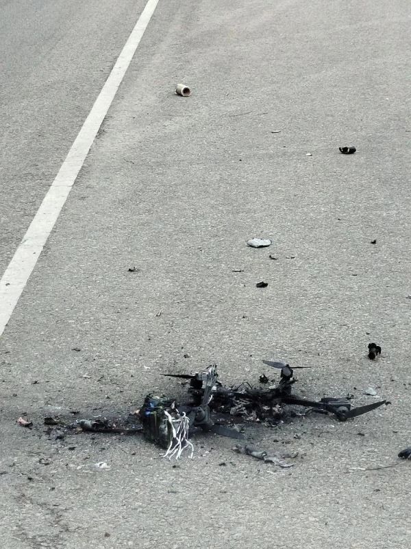 Женщина погибла в Энергодаре в результате удара ВСУ по автобусной остановке Женщина погибла в Энергодаре в результате удара ВСУ по автобусной остановке