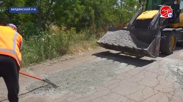 В Бердянске и Бердянском муниципальном округе ежедневно проводится работа по поддержанию высокого качества региональных дорог
