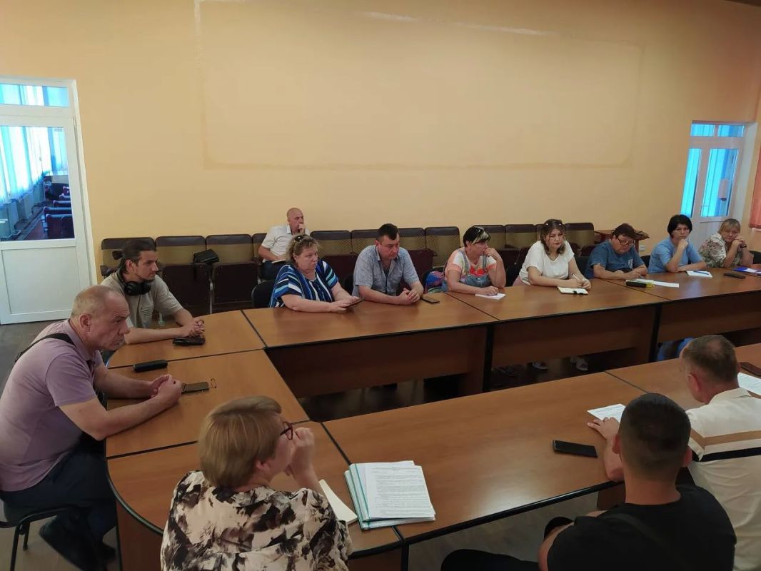 В четверг, 9 июля, в большом зале администрации Приморского муниципалитета состоялось заседание Штаба по подготовке объектов и служб жизнеобеспечения округа к работе в осенне-зимний период 2026-2027 годов В четверг, 9 июля, в большом зале администрации Приморского муниципалитета состоялось заседание Штаба по подготовке объектов и служб жизнеобеспечения округа к работе в осенне-зимний период 2026-2027 годов