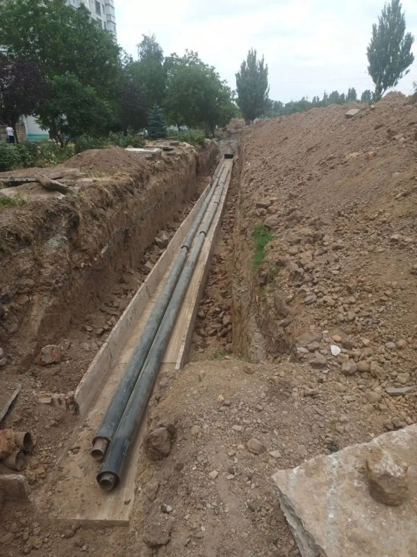 Стартовал этап крепления труб теплосети на улице Куйбышева в Токмаке Стартовал этап крепления труб теплосети на улице Куйбышева в Токмаке