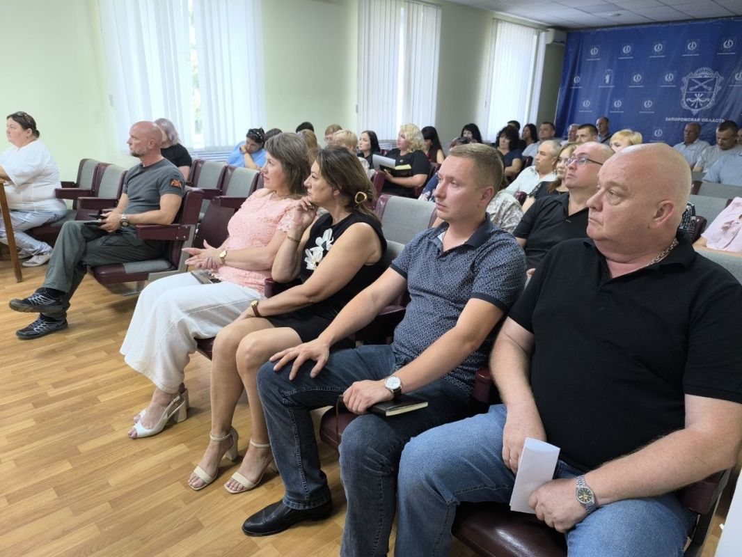 Глава Акимовского муниципального округа Александр Трудоношин провёл открытое расширенное совещание с аппаратом, шеф-регионом, Советом депутатов, руководителями служб и ведомств Глава Акимовского муниципального округа Александр Трудоношин провёл открытое расширенное совещание с аппаратом, шеф-регионом, Советом депутатов, руководителями служб и ведомств