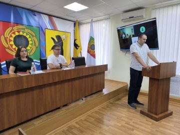 Глава Акимовского муниципального округа Александр Трудоношин провёл открытое расширенное совещание с аппаратом, шеф-регионом, Советом депутатов, руководителями служб и ведомств