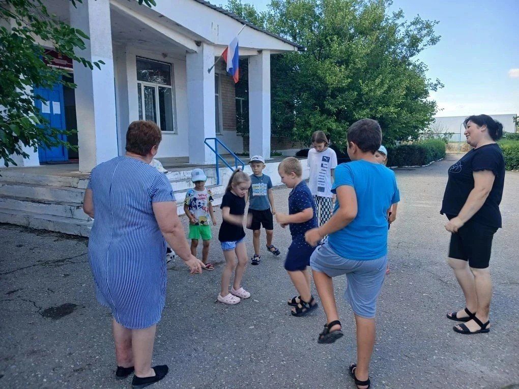В наших детских объединённых кружках на базе клубнодосуговых учреждений МКУ «Акимовская ЦКС» активно реализуется важное направление работы — популяризация здорового образа жизни и творческой деятельности в...