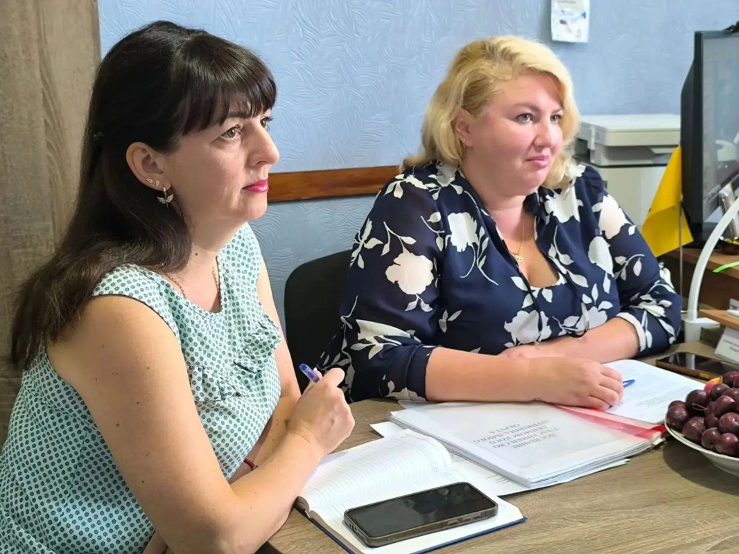В Акимовском муниципальном округе прошёл круглый стол, посвящённый увековечению памяти наших земляков — участников специальной военной операции В Акимовском муниципальном округе прошёл круглый стол, посвящённый увековечению памяти наших земляков — участников специальной военной операции