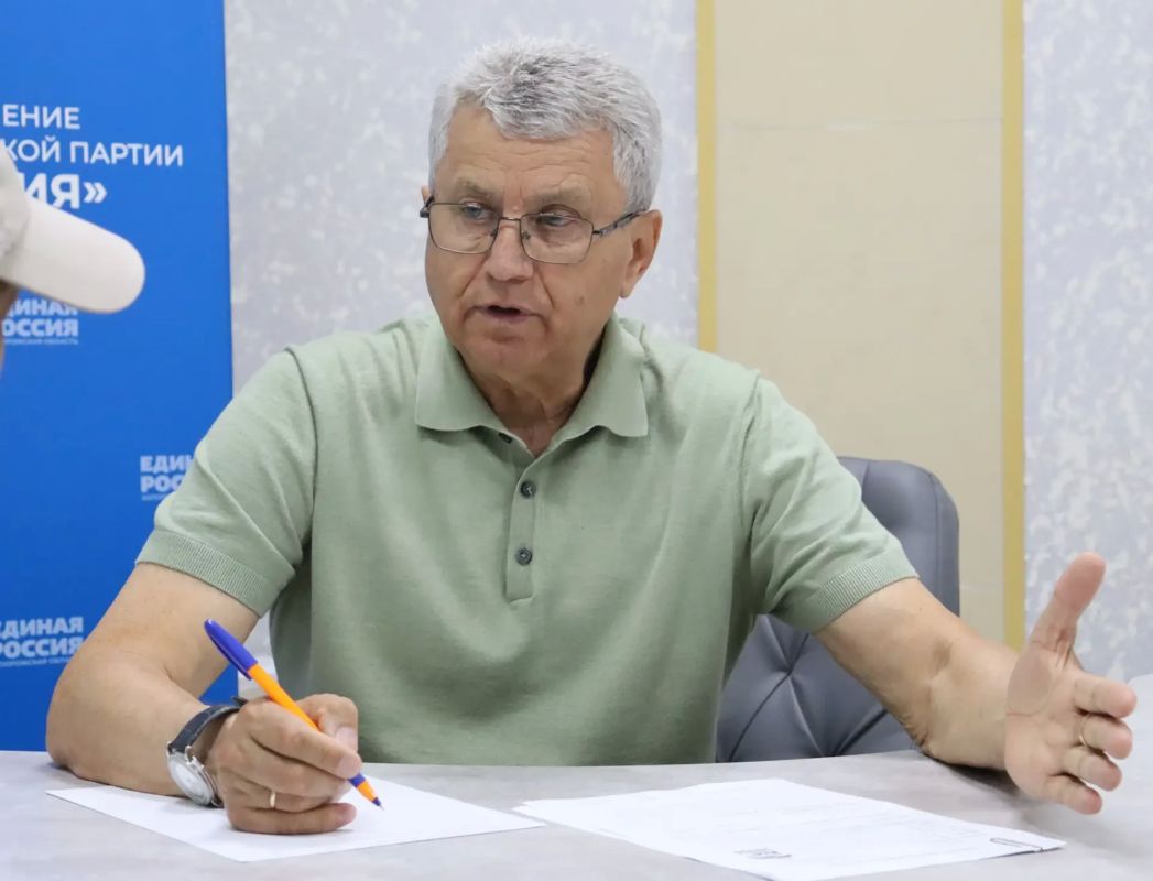 Виктор Емельяненко: Провёл очередной приём граждан в Региональной общественной приёмной Председателя «Единой России» Дмитрия Медведева