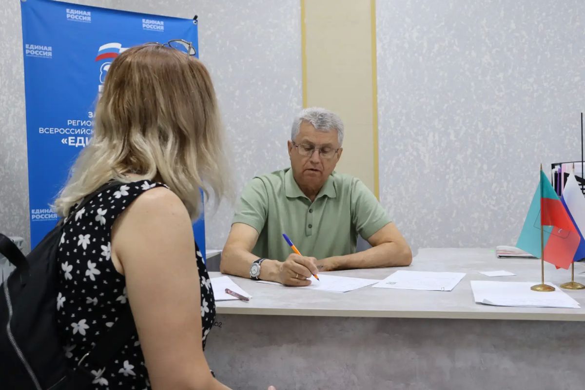 Виктор Емельяненко: Провёл очередной приём граждан в Региональной общественной приёмной Председателя «Единой России» Дмитрия Медведева Виктор Емельяненко: Провёл очередной приём граждан в Региональной общественной приёмной Председателя «Единой России» Дмитрия Медведева