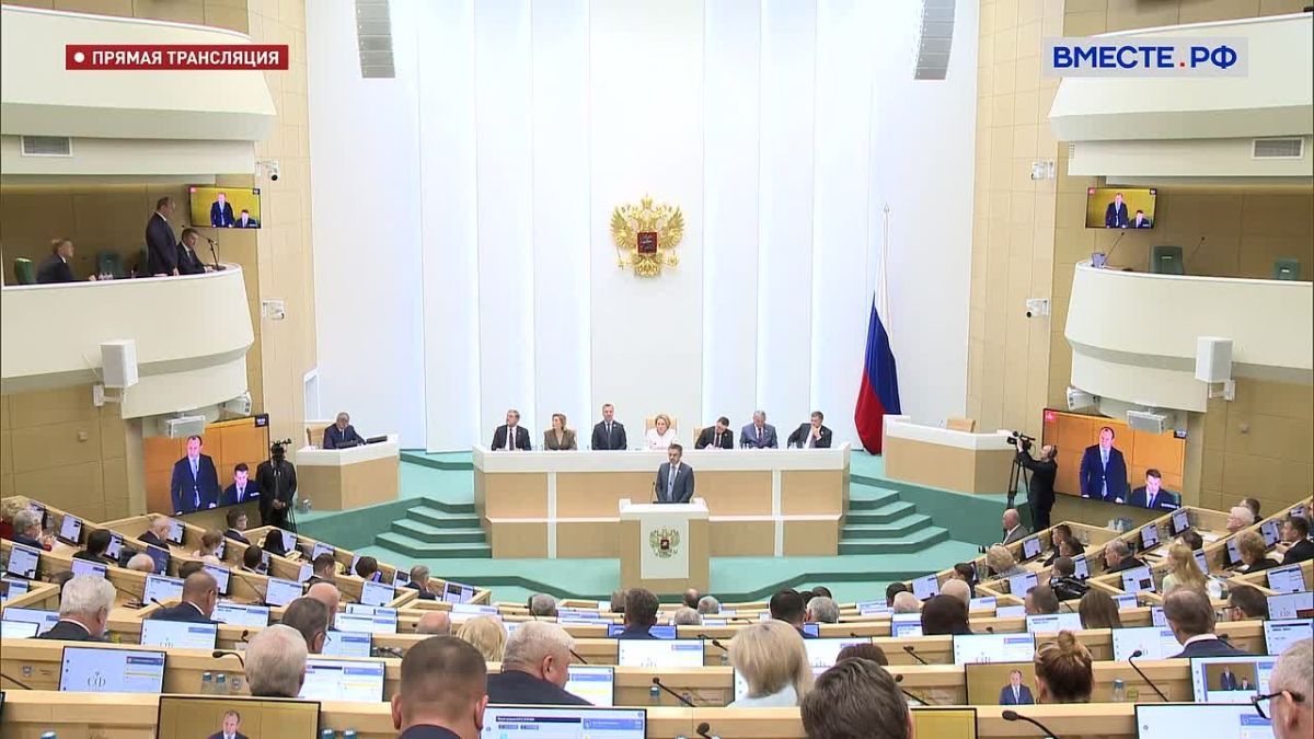Дмитрий Ворона: Сегодня на пленарном заседании Совета Федерации в ходе обсуждения изменений в Закон «О почтовой связи» поднял один из самых острых вопросов для жителей наших субъектов: когда региональные операторы наконец...