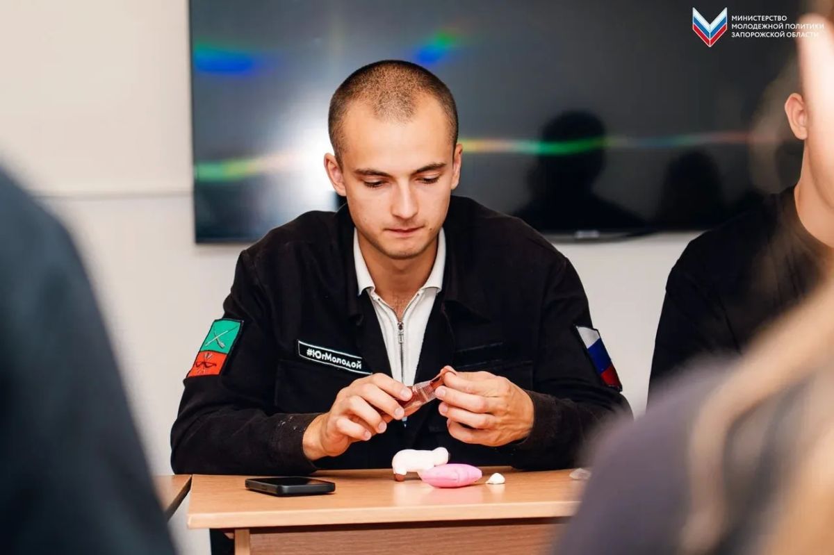 Когда творчество в деле. Для активистов «Юг Молодой» состоялось мероприятие в рамках проекта «Таланты Юга» На площадке Мультимедийного исторического парка «Россия — моя история» для ребят состоялся мастер-класс по лепке из... Когда творчество в деле. Для активистов «Юг Молодой» состоялось мероприятие в рамках проекта «Таланты Юга» На площадке Мультимедийного исторического парка «Россия — моя история» для ребят состоялся мастер-класс по лепке из...