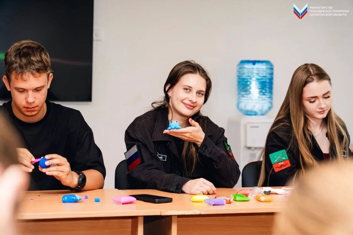 Когда творчество в деле. Для активистов «Юг Молодой» состоялось мероприятие в рамках проекта «Таланты Юга» На площадке Мультимедийного исторического парка «Россия — моя история» для ребят состоялся мастер-класс по лепке из...