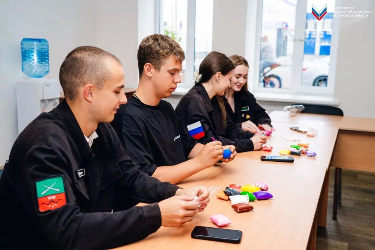 Когда творчество в деле. Для активистов «Юг Молодой» состоялось мероприятие в рамках проекта «Таланты Юга» На площадке Мультимедийного исторического парка «Россия — моя история» для ребят состоялся мастер-класс по лепке из... Когда творчество в деле. Для активистов «Юг Молодой» состоялось мероприятие в рамках проекта «Таланты Юга» На площадке Мультимедийного исторического парка «Россия — моя история» для ребят состоялся мастер-класс по лепке из...