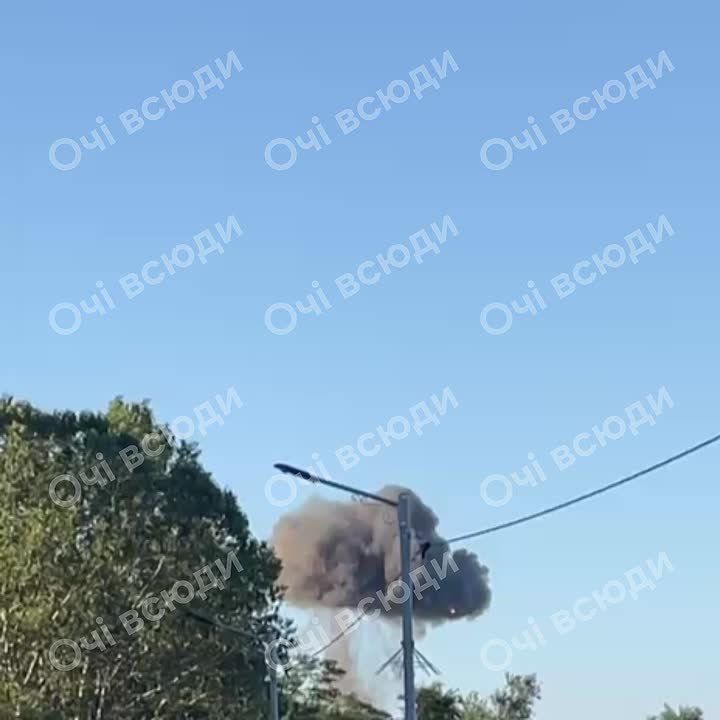Мониторинговые каналы сообщают о прилете в Запорожье, поднимается дым