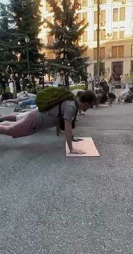 Они бы еще танец дождя станцевали
