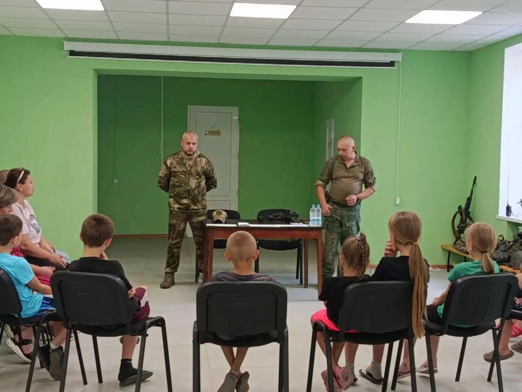 Урок мужества и безопасности: в Розовском СДК прошла встреча с защитниками Отечества Урок мужества и безопасности: в Розовском СДК прошла встреча с защитниками Отечества