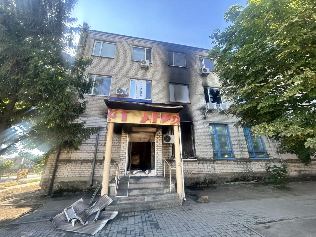 Евгений Балицкий: Последствия атаки противника на город Приморск: существенные повреждения коммерческих зданий и гражданской инфраструктуры Евгений Балицкий: Последствия атаки противника на город Приморск: существенные повреждения коммерческих зданий и гражданской инфраструктуры