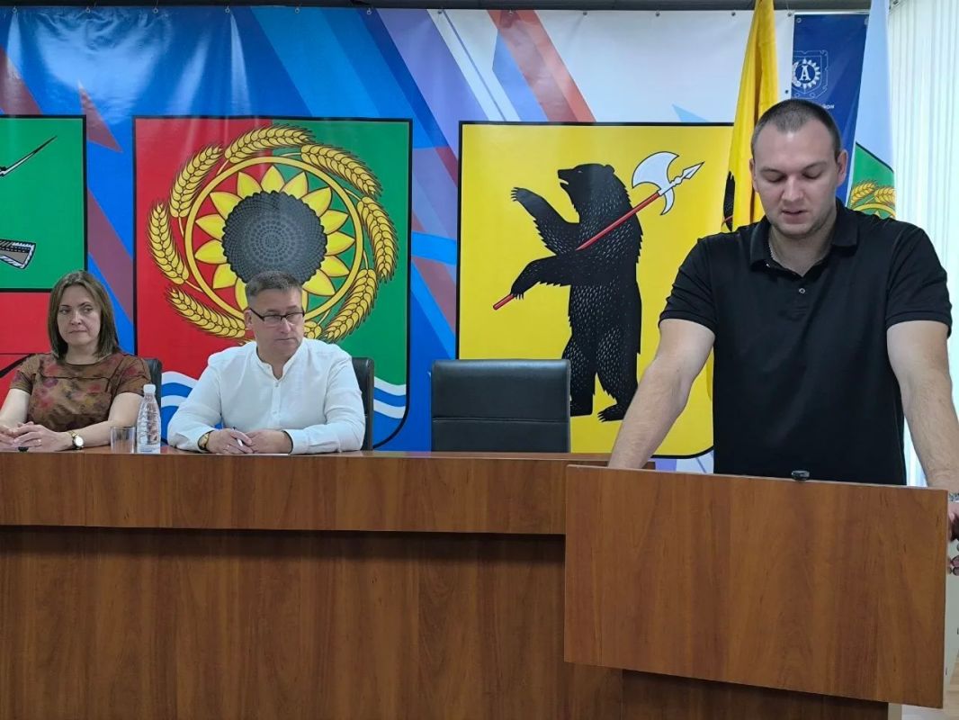 Глава Акимовского муниципального округа Александр Трудоношин провёл открытое расширенное совещание с аппаратом администрации, представителями шеф-региона, Советом депутатов, руководителями служб и ведомств Глава Акимовского муниципального округа Александр Трудоношин провёл открытое расширенное совещание с аппаратом администрации, представителями шеф-региона, Советом депутатов, руководителями служб и ведомств