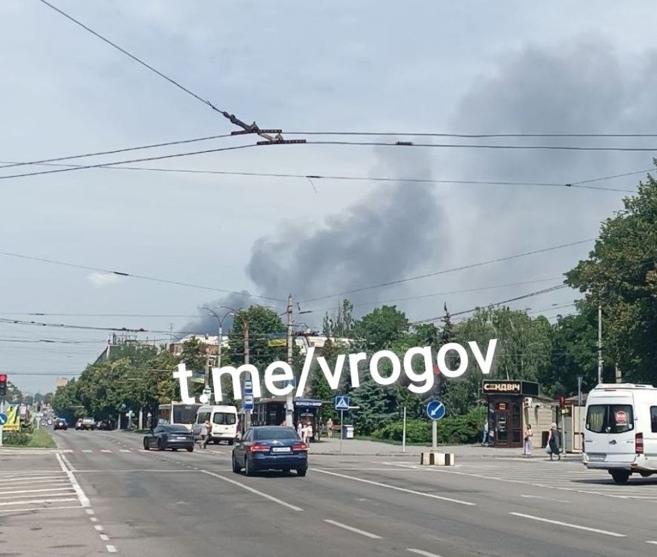 Владимир Рогов: В Запорожье громко. Во временно оккупированном нацистами городе прозвучала серия мощных взрывов Владимир Рогов: В Запорожье громко. Во временно оккупированном нацистами городе прозвучала серия мощных взрывов