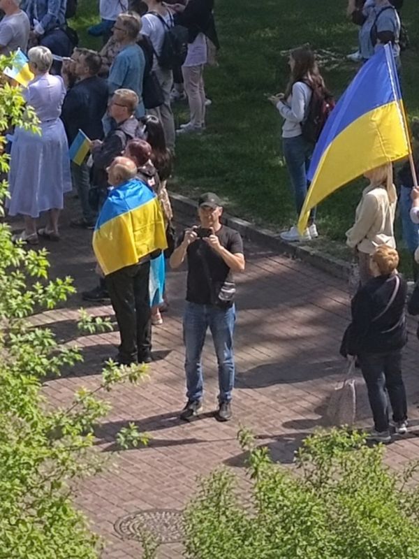 Кстати, на митингах в Киеве очень активно работали и СБУшники Кстати, на митингах в Киеве очень активно работали и СБУшники