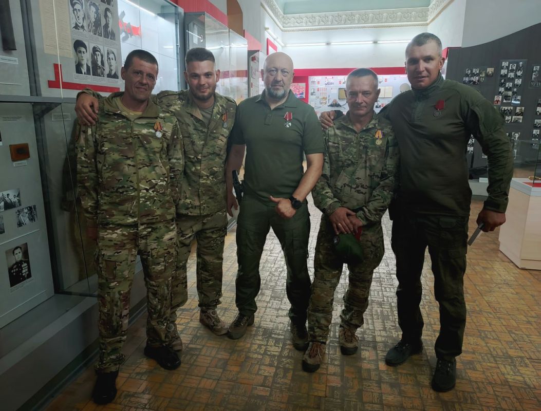 Вручение государственных и ведомственных наград добровольцам отрядов «БАРС»: фото Вручение государственных и ведомственных наград добровольцам отрядов «БАРС»: фото