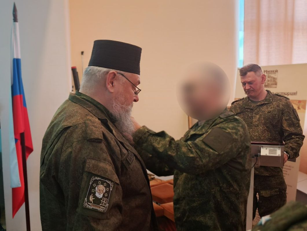 Вручение государственных и ведомственных наград добровольцам отрядов «БАРС»: фото Вручение государственных и ведомственных наград добровольцам отрядов «БАРС»: фото