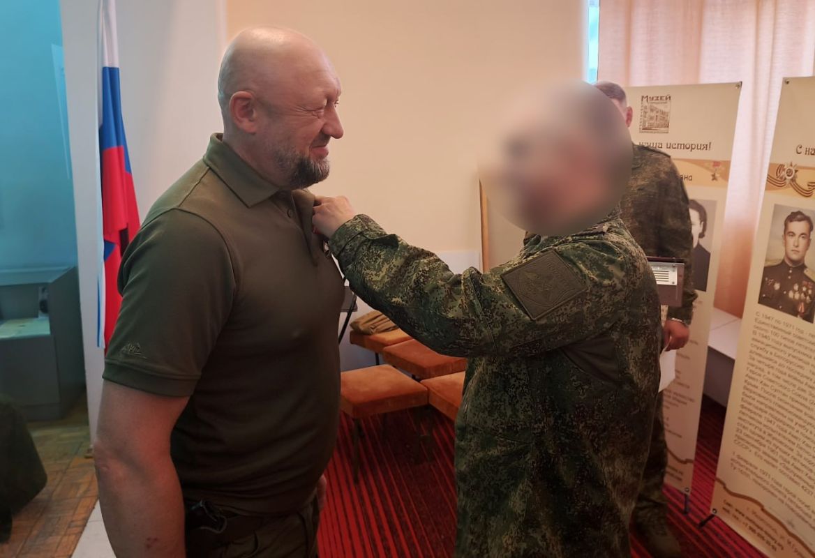 Вручение государственных и ведомственных наград добровольцам отрядов «БАРС»: фото Вручение государственных и ведомственных наград добровольцам отрядов «БАРС»: фото