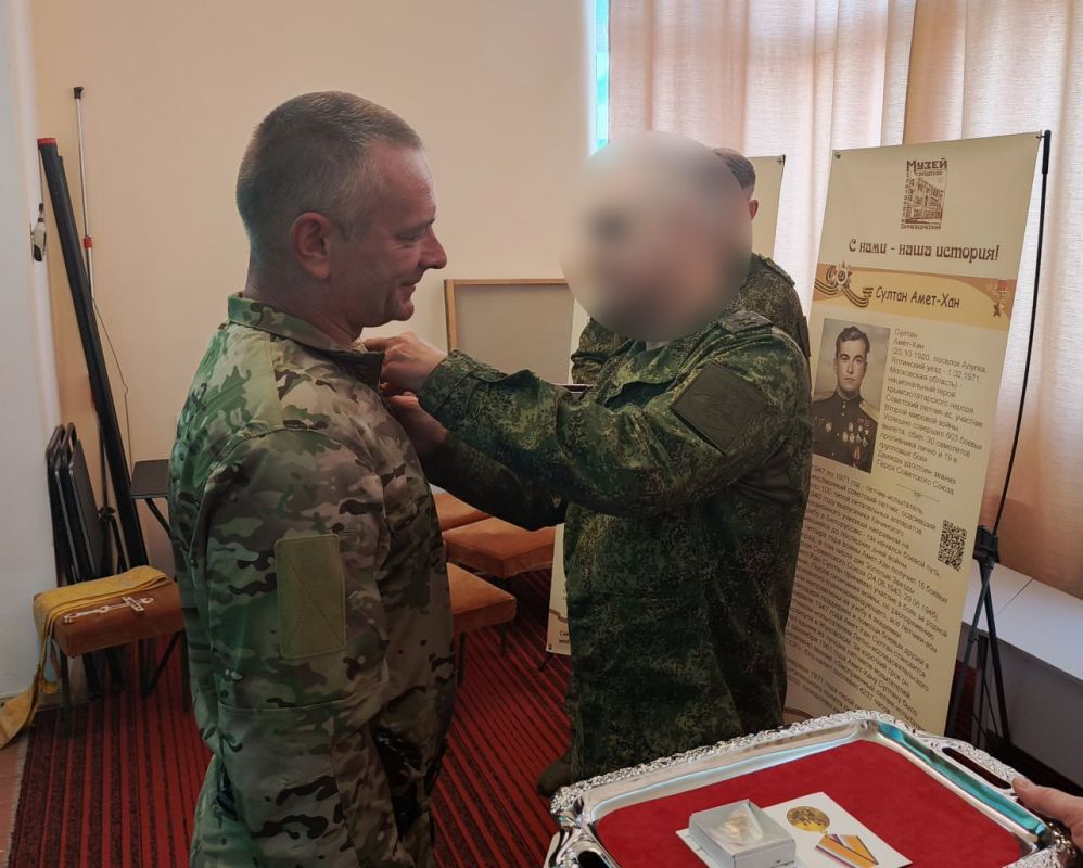 Вручение государственных и ведомственных наград добровольцам отрядов «БАРС»: фото Вручение государственных и ведомственных наград добровольцам отрядов «БАРС»: фото