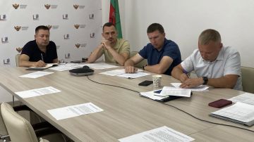 Дмитрий Алференко: Провёл рабочее совещание с исполняющим обязанности Министра строительства, архитектуры и жилищно-коммунального хозяйства Запорожской области Михаилом Трофимовым и представителями подрядных организаций по...