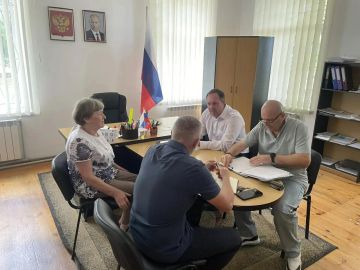 Глава Токмакского муниципального округа Александр Калмыков провёл выездной прием граждан в Молочанске