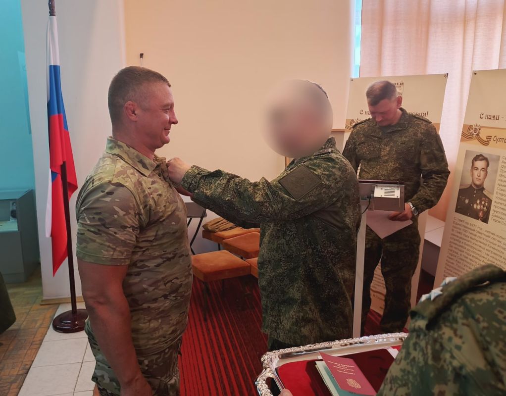 Вручение государственных и ведомственных наград добровольцам отрядов «БАРС»: фото Вручение государственных и ведомственных наград добровольцам отрядов «БАРС»: фото