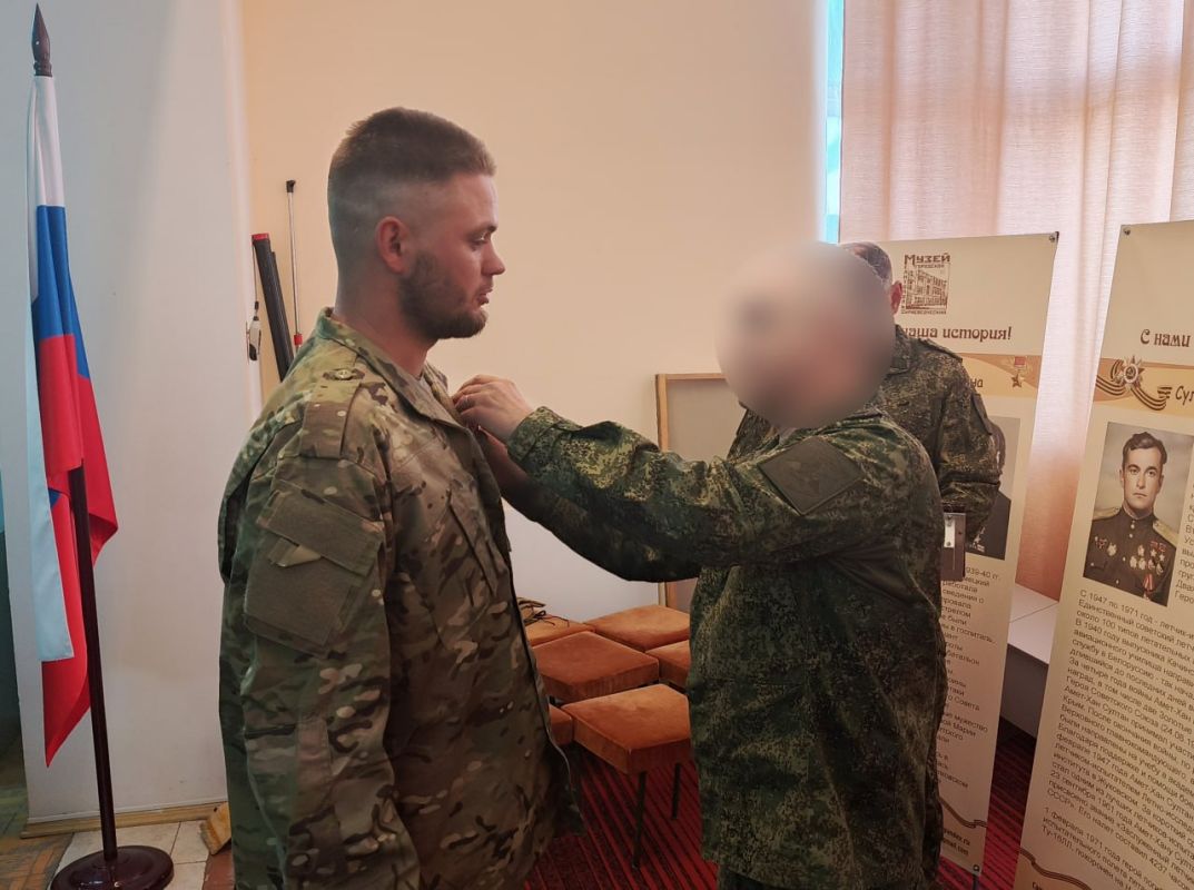 Вручение государственных и ведомственных наград добровольцам отрядов «БАРС»: фото Вручение государственных и ведомственных наград добровольцам отрядов «БАРС»: фото