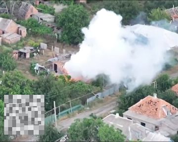Операторы дронов-камикадзе 71 гвардейского мотострелкового полка продолжают превентивно хоронить гарнизон ВСУ в подвалах городской застройки Орехова