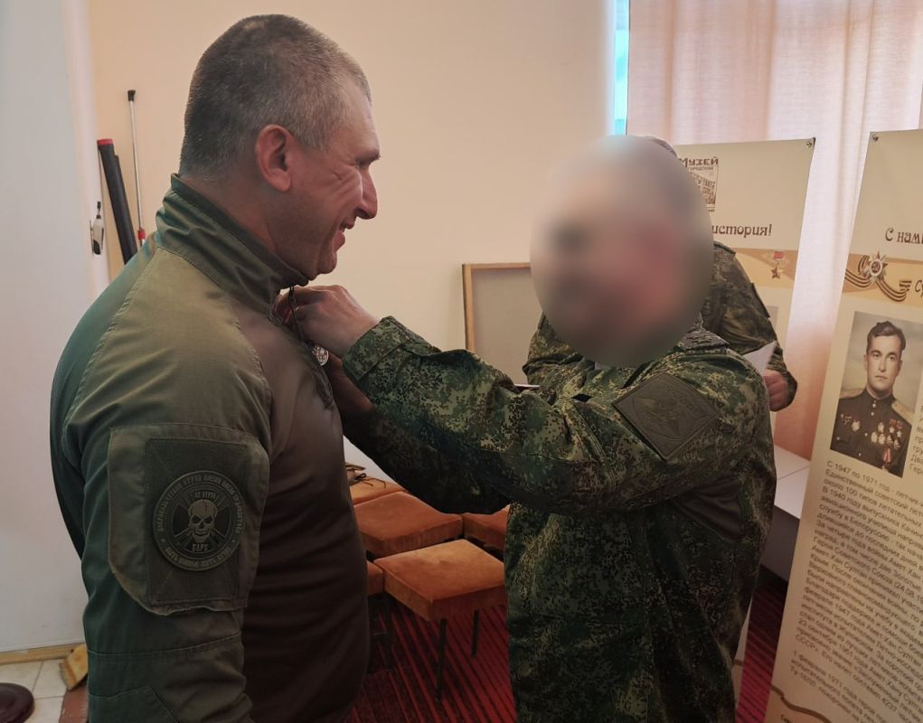 Вручение государственных и ведомственных наград добровольцам отрядов «БАРС»: фото Вручение государственных и ведомственных наград добровольцам отрядов «БАРС»: фото