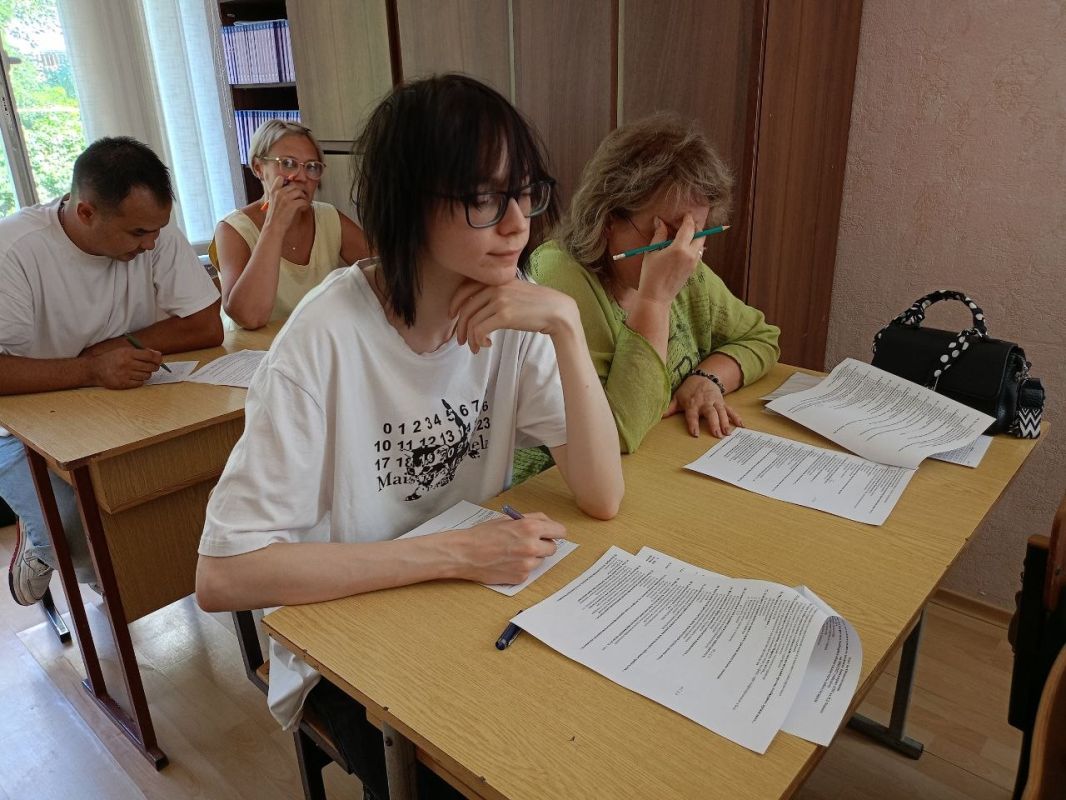 В Азовском педагогическом продолжаются вступительные испытания: второй день, новые возможности! В Азовском педагогическом продолжаются вступительные испытания: второй день, новые возможности!