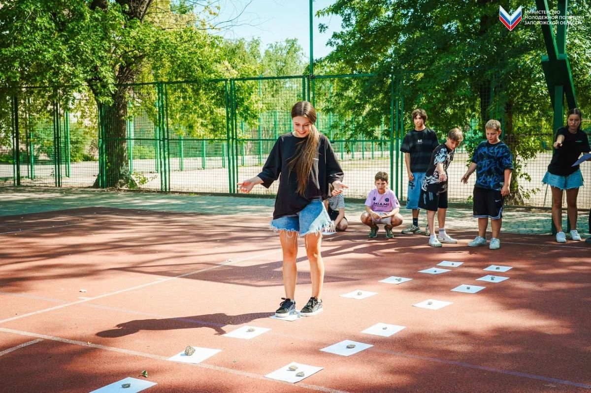 В ритме спорта!. Активисты «Юг Молодой» приняли участие в спортивной эстафете «Энергия Юга» Участники прошли целый ряд спортивных состязаний — прыгали в длину, оббегали фишки на скорость в командах, прыгали с мячом — и не... В ритме спорта!. Активисты «Юг Молодой» приняли участие в спортивной эстафете «Энергия Юга» Участники прошли целый ряд спортивных состязаний — прыгали в длину, оббегали фишки на скорость в командах, прыгали с мячом — и не...