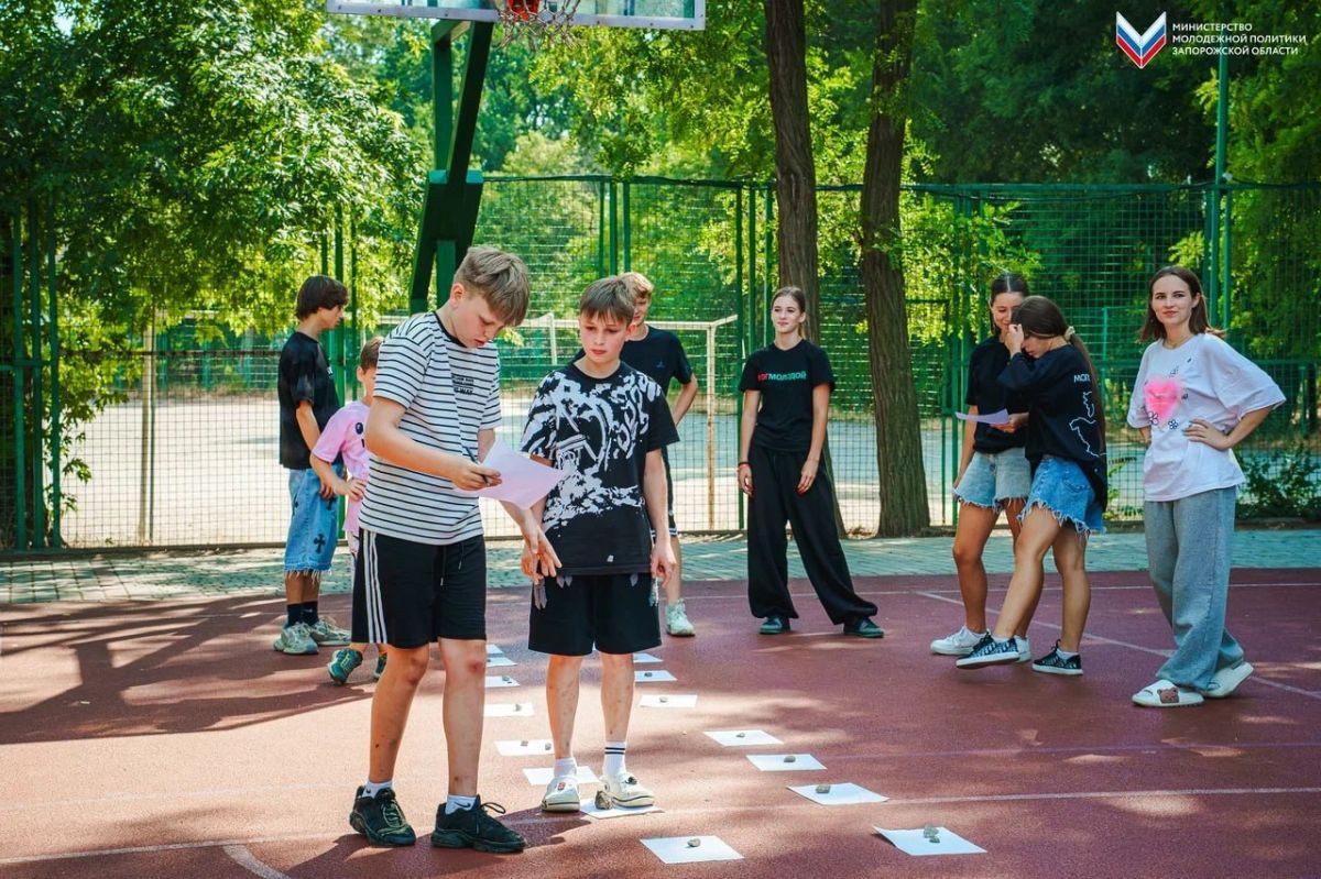 В ритме спорта!. Активисты «Юг Молодой» приняли участие в спортивной эстафете «Энергия Юга» Участники прошли целый ряд спортивных состязаний — прыгали в длину, оббегали фишки на скорость в командах, прыгали с мячом — и не... В ритме спорта!. Активисты «Юг Молодой» приняли участие в спортивной эстафете «Энергия Юга» Участники прошли целый ряд спортивных состязаний — прыгали в длину, оббегали фишки на скорость в командах, прыгали с мячом — и не...