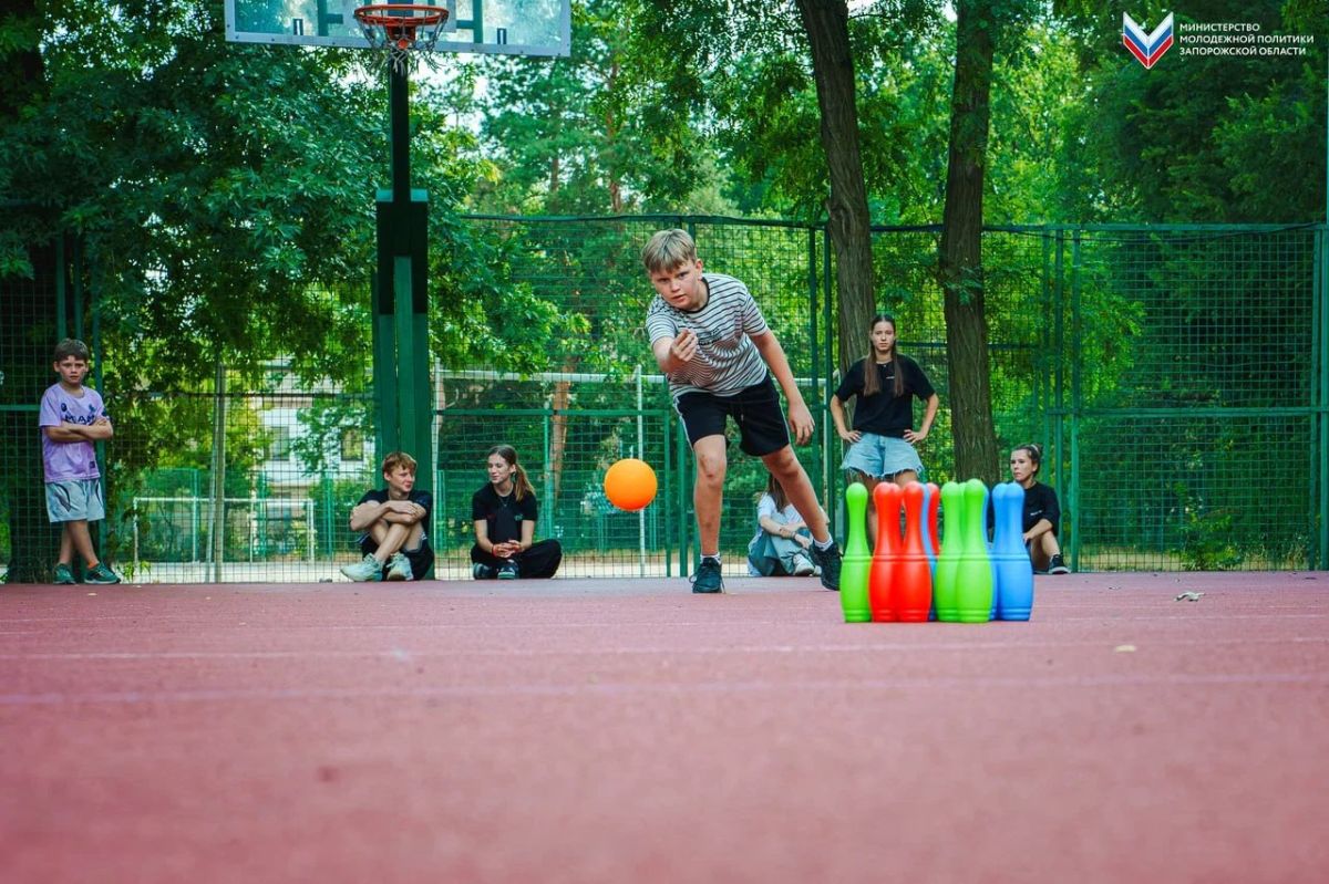 В ритме спорта!. Активисты «Юг Молодой» приняли участие в спортивной эстафете «Энергия Юга» Участники прошли целый ряд спортивных состязаний — прыгали в длину, оббегали фишки на скорость в командах, прыгали с мячом — и не... В ритме спорта!. Активисты «Юг Молодой» приняли участие в спортивной эстафете «Энергия Юга» Участники прошли целый ряд спортивных состязаний — прыгали в длину, оббегали фишки на скорость в командах, прыгали с мячом — и не...