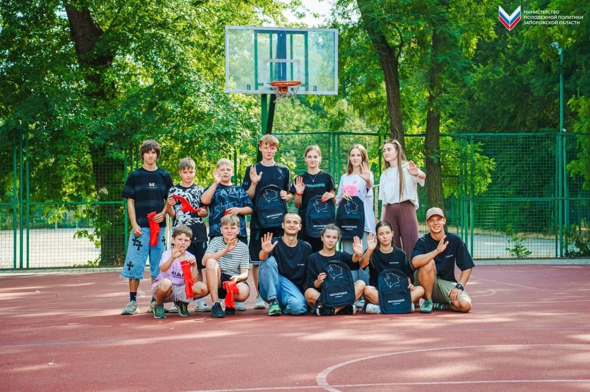 В ритме спорта!. Активисты «Юг Молодой» приняли участие в спортивной эстафете «Энергия Юга» Участники прошли целый ряд спортивных состязаний — прыгали в длину, оббегали фишки на скорость в командах, прыгали с мячом — и не...