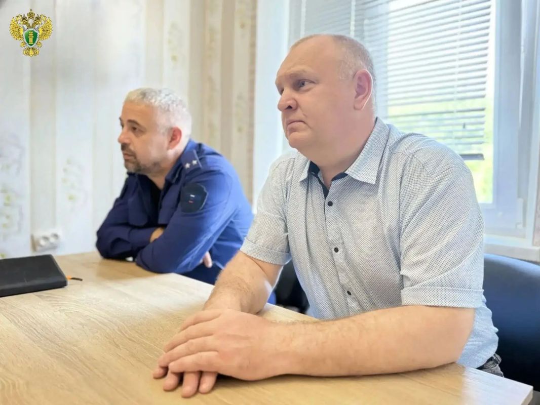 Прокурор Мелитопольского района Дамир Гильманов совместно с главой Мелитопольского муниципального округа Дмитрием Чувашовым провели выездной прием граждан в селе Орлово Прокурор Мелитопольского района Дамир Гильманов совместно с главой Мелитопольского муниципального округа Дмитрием Чувашовым провели выездной прием граждан в селе Орлово