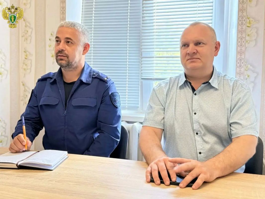 Прокурор Мелитопольского района Дамир Гильманов совместно с главой Мелитопольского муниципального округа Дмитрием Чувашовым провели выездной прием граждан в селе Орлово Прокурор Мелитопольского района Дамир Гильманов совместно с главой Мелитопольского муниципального округа Дмитрием Чувашовым провели выездной прием граждан в селе Орлово