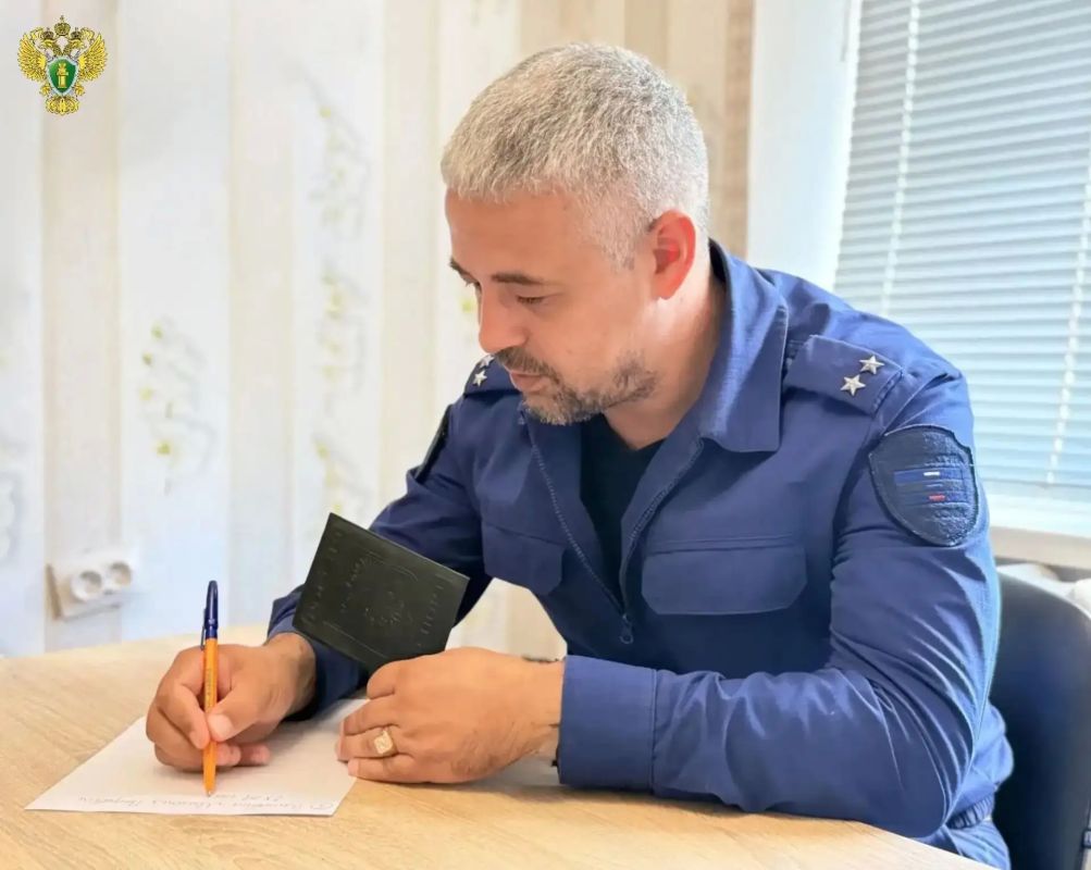 Прокурор Мелитопольского района Дамир Гильманов совместно с главой Мелитопольского муниципального округа Дмитрием Чувашовым провели выездной прием граждан в селе Орлово
