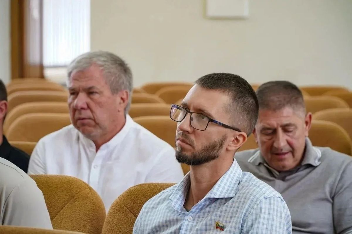 Единая Россия в Мелитополе: подготовка к сессии и контроль за безопасностью Единая Россия в Мелитополе: подготовка к сессии и контроль за безопасностью