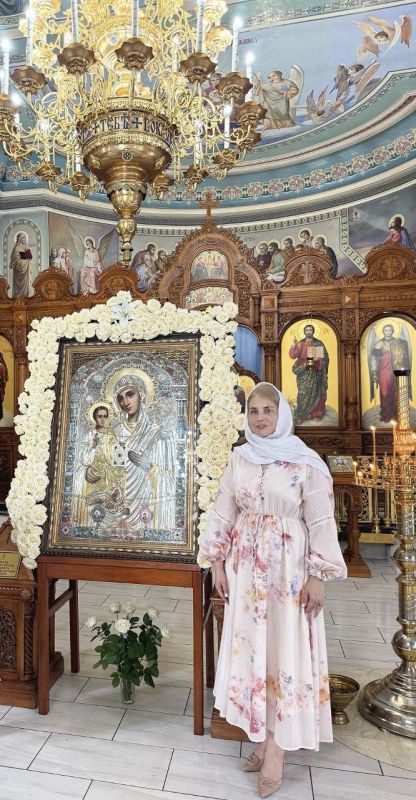Анна Хорошун: 25 июля (12 июля по старому стилю) - празднование иконы Божией Матери, именуемой «Троеручица» Бердянская (1892) Анна Хорошун: 25 июля (12 июля по старому стилю) - празднование иконы Божией Матери, именуемой «Троеручица» Бердянская (1892)