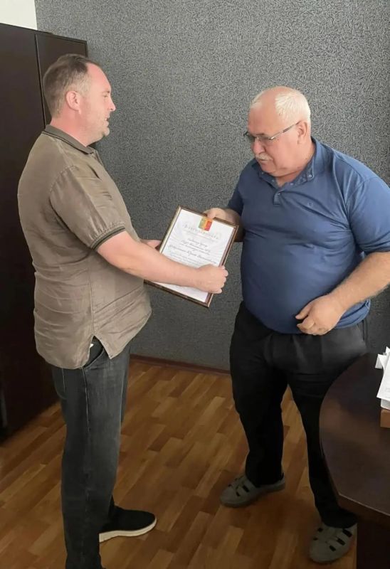 Всех медицинских сотрудников, кто помогал пострадавшим при обстреле на городском рынке, представили к награждению благодарностями и Почетными грамотами Главы Всех медицинских сотрудников, кто помогал пострадавшим при обстреле на городском рынке, представили к награждению благодарностями и Почетными грамотами Главы