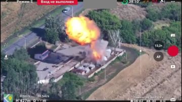 Небольшая нарезка видео работы наших дроноводов по вражеским целям на правом берегу Днепра в районе Никополь-Марганец