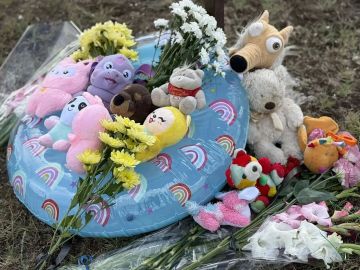 Дмитрий Рогозин: Стихийный мемориал погибшим в результате удара ВСУ в запорожской Кирилловке
