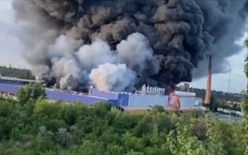 Первые салюты в честь дня ВМФ
